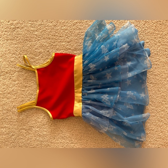 Wonder Woman costume size 6/6x - Picture 3 of 5